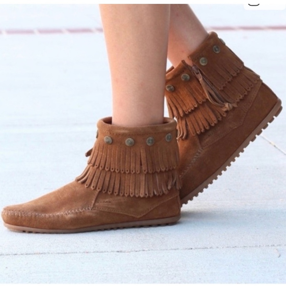 Minnetonka Suede Western Booties Tan Suede Studded Fringe Boho Festival size 10